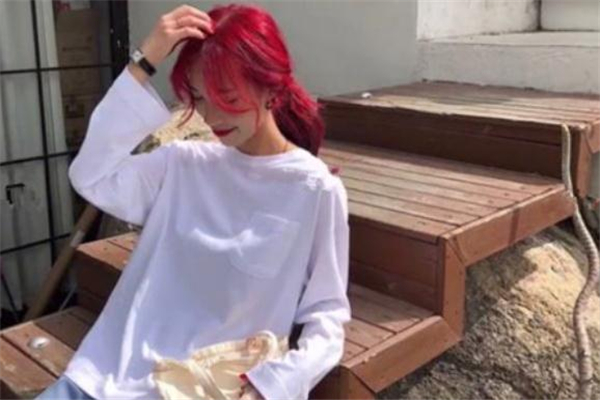 媚拉紅是什么顏色 媚拉紅色頭發(fā)圖片 媚拉紅是什么顏色 媚拉紅色頭發(fā)圖片