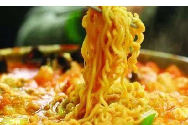 方便面可以常吃嗎 方便面是怎么做的呢 方便面可以常吃嗎 方便面是怎么做的呢