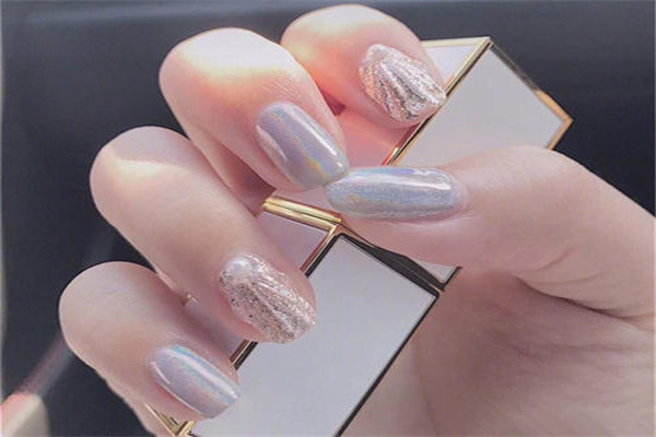 美甲可以不用光療機(jī)嗎 美甲可以管多久 美甲可以不用光療機(jī)嗎 美甲可以管多久