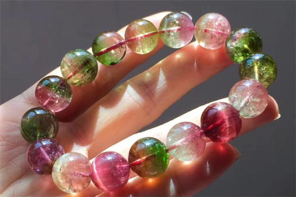 西瓜碧璽和糖果碧璽哪個好 西瓜碧璽什么顏色最珍貴