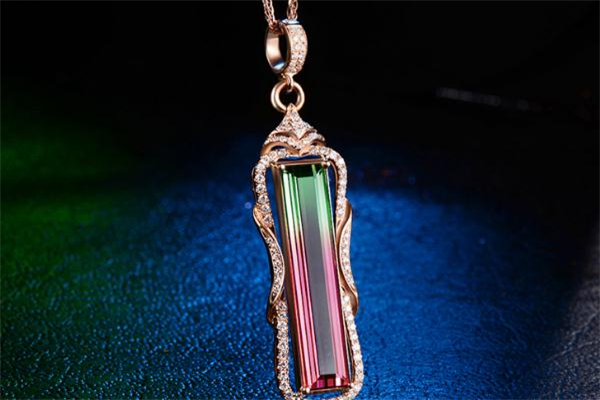 西瓜碧璽和糖果碧璽哪個好 西瓜碧璽什么顏色最珍貴