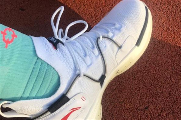 李寧閃擊6開賽夜測(cè)評(píng) 閃擊6精英和普通版區(qū)別 李寧閃擊6開賽夜測(cè)評(píng) 閃擊6精英和普通版區(qū)別