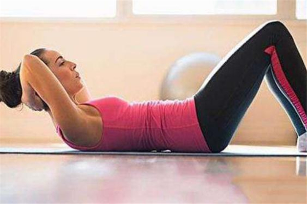 仰臥卷腹正確做法 仰臥卷腹每天做多少個(gè)