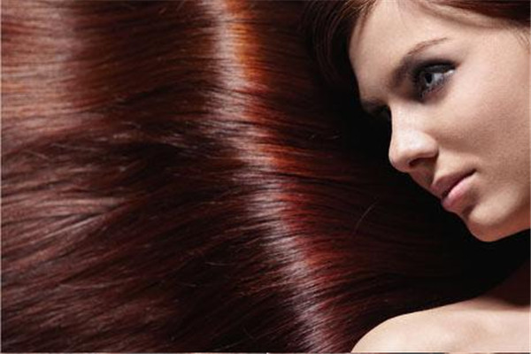經(jīng)常染頭發(fā)會(huì)白發(fā)嗎 一般來說是不會(huì)的