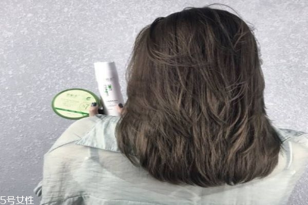 怎么樣正確護發(fā)呢 頭發(fā)分叉怎么辦呢 怎么樣正確護發(fā)呢 頭發(fā)分叉怎么辦呢