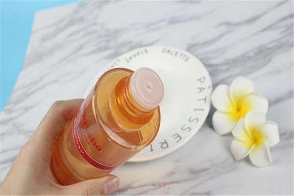 收斂水和爽膚水有什么區(qū)別 收斂水是什么水 收斂水和爽膚水有什么區(qū)別 收斂水是什么水