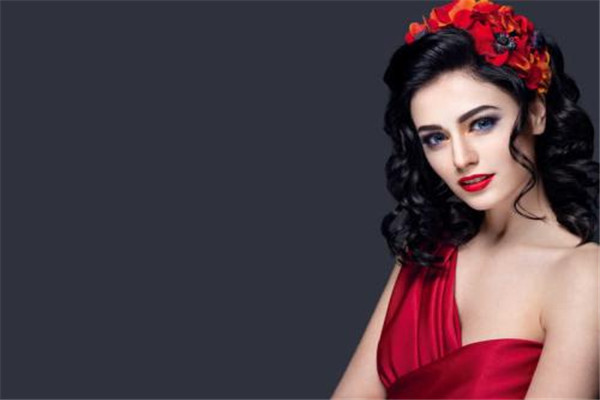 頭發(fā)出汗多容易掉頭發(fā)嗎 頭發(fā)出汗多與掉頭發(fā)沒(méi)有直接的關(guān)系