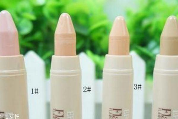 遮瑕筆的正確使用方法 遮瑕筆選購(gòu)方法
