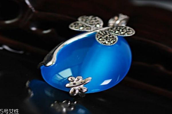 如何鑒別貓眼石呢 貓眼石有什么種類呢 如何鑒別貓眼石呢 貓眼石有什么種類呢