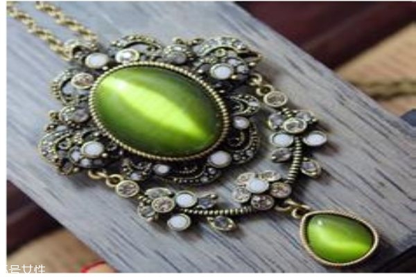 如何鑒別貓眼石呢 貓眼石有什么種類呢 如何鑒別貓眼石呢 貓眼石有什么種類呢