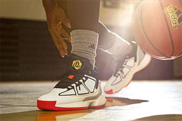 阿迪達(dá)斯羅斯10實(shí)戰(zhàn)測評(píng) 羅斯10和羅斯9哪個(gè)好