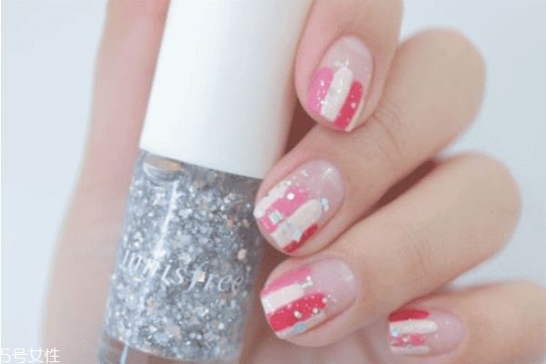 美甲怎么涂得均勻 超簡單的美甲教程 美甲怎么涂得均勻 超簡單的美甲教程