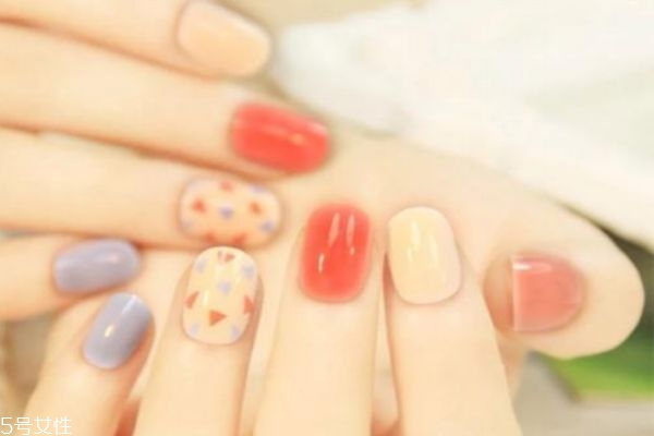 今年流行什么顏色的美甲 冬天氣質美甲教程 今年流行什么顏色的美甲 冬天氣質美甲教程
