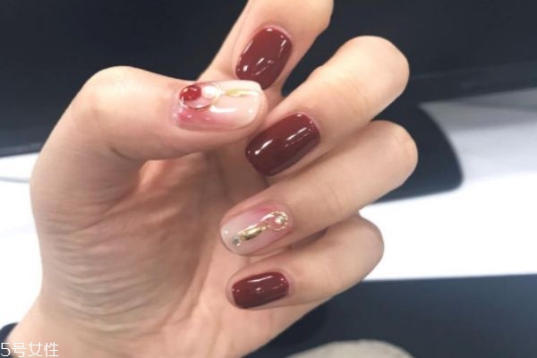 夏季暈染美甲教程 暈染漸變美甲教程步驟 夏季暈染美甲教程 暈染漸變美甲教程步驟