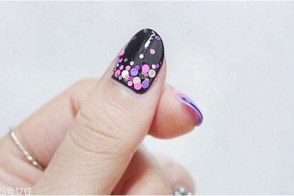 夏季暈染美甲教程 暈染漸變美甲教程步驟 夏季暈染美甲教程 暈染漸變美甲教程步驟