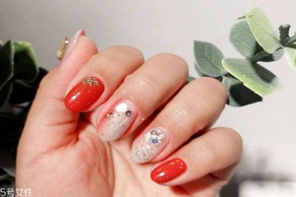 夏季暈染美甲教程 暈染漸變美甲教程步驟 夏季暈染美甲教程 暈染漸變美甲教程步驟