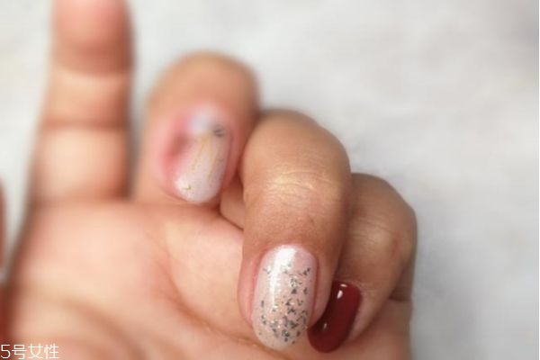 夏季暈染美甲教程 暈染漸變美甲教程步驟 夏季暈染美甲教程 暈染漸變美甲教程步驟