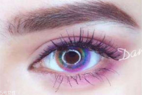 美瞳最多戴幾個小時 美瞳戴反了會怎么樣 美瞳最多戴幾個小時 美瞳戴反了會怎么樣