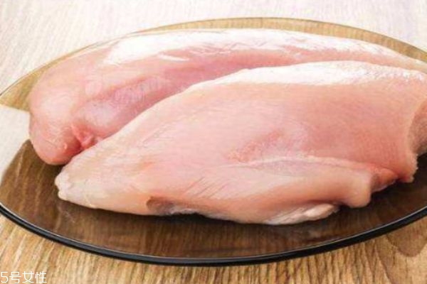 雞胸肉有什么營養(yǎng)價(jià)值呢 雞胸肉有多少熱量呢