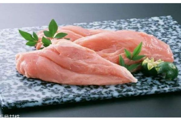 雞胸肉有什么營養(yǎng)價(jià)值呢 雞胸肉有多少熱量呢
