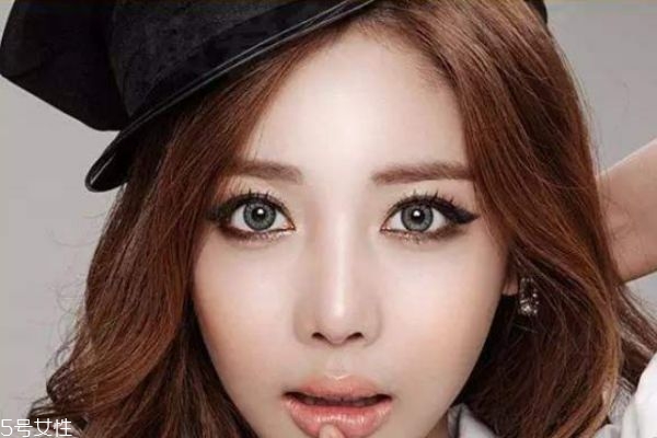 美瞳最多戴幾個小時 美瞳戴反了會怎么樣 美瞳最多戴幾個小時 美瞳戴反了會怎么樣