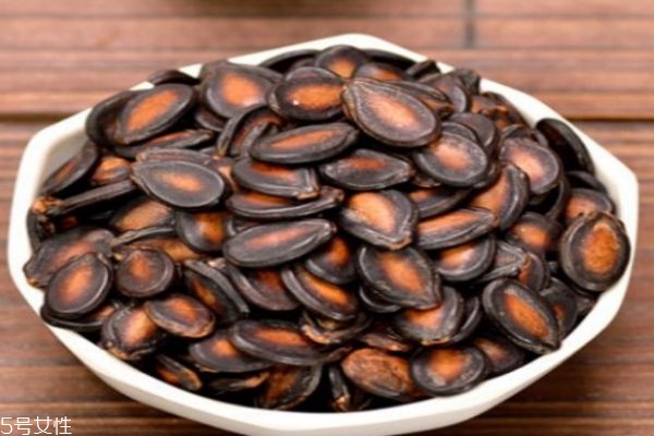 西瓜子有什么營養(yǎng)價(jià)值呢 西瓜子吃了會(huì)長(zhǎng)胖嗎