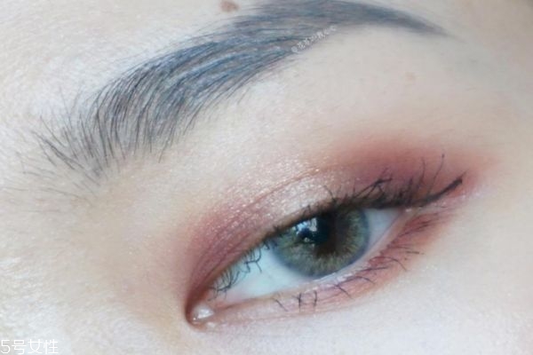 2019年流行的眼妝畫法是什么 今年有哪些眼彩流行趨勢(shì)