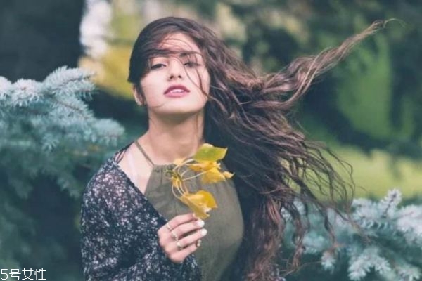 怎么試探一個(gè)女生是否喜歡你 聊天女生喜歡你的表現(xiàn) 怎么試探一個(gè)女生是否喜歡你 聊天女生喜歡你的表現(xiàn)