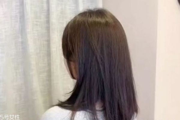 黑茶色和自然黑的區(qū)別 黑茶色與黑色頭發(fā)對(duì)比