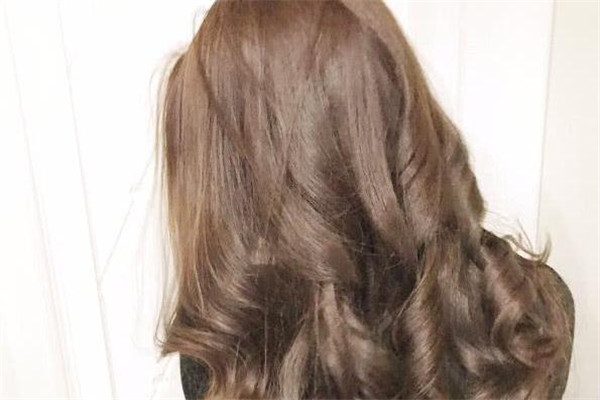 煙草棕色適合什么膚色 煙草棕色頭發(fā)顯白嗎 煙草棕色適合什么膚色 煙草棕色頭發(fā)顯白嗎