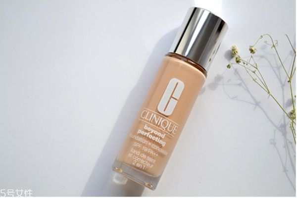 粉底液跟粉底棒有什么區(qū)別 粉底液與粉底棒的區(qū)別 粉底液跟粉底棒有什么區(qū)別 粉底液與粉底棒的區(qū)別