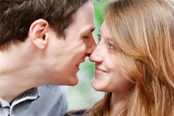 男朋友說累了怎么安慰 男友累了怎么關(guān)心他