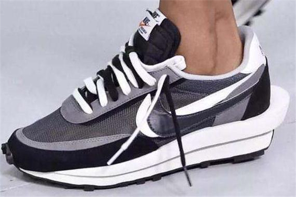 sacai聯(lián)名nike真假對比 耐克sacai聯(lián)名怎么看真假 sacai聯(lián)名nike真假對比 耐克sacai聯(lián)名怎么看真假