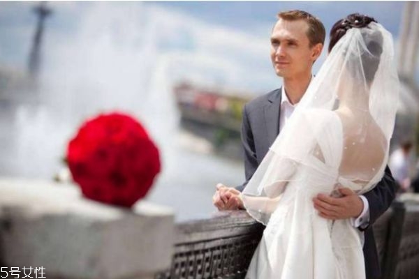 男人結(jié)婚后會(huì)想前任嗎 男人結(jié)婚后的心理變化 男人結(jié)婚后會(huì)想前任嗎 男人結(jié)婚后的心理變化