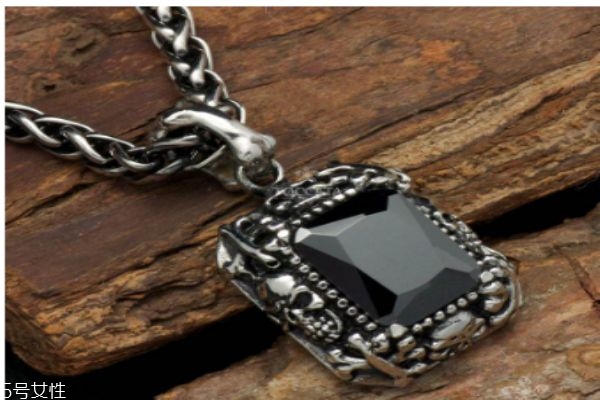 黑色寶石有什么種類呢 黑色寶石主要生產(chǎn)國家是哪呢 黑色寶石有什么種類呢 黑色寶石主要生產(chǎn)國家是哪呢