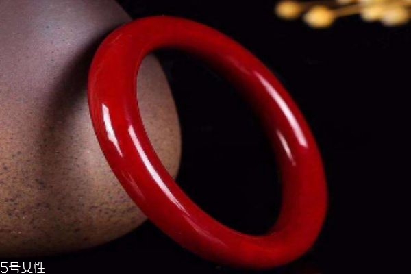 什么是紅珊瑚手鐲呢 紅珊瑚手鐲有什么作用呢 什么是紅珊瑚手鐲呢 紅珊瑚手鐲有什么作用呢