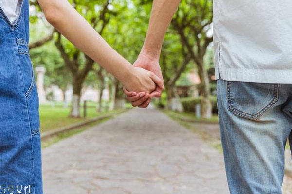 為什么異地戀容易分手 異地戀怎么維持感情 為什么異地戀容易分手 異地戀怎么維持感情