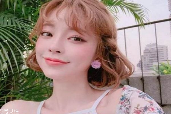 扎什么頭發(fā)顯氣質(zhì) 顯氣質(zhì)的扎發(fā)型女 扎什么頭發(fā)顯氣質(zhì) 顯氣質(zhì)的扎發(fā)型女