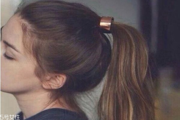 扎什么頭發(fā)顯氣質(zhì) 顯氣質(zhì)的扎發(fā)型女 扎什么頭發(fā)顯氣質(zhì) 顯氣質(zhì)的扎發(fā)型女
