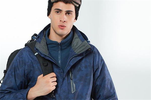 沖鋒衣日?？梢源﹩?沖鋒衣日常穿難看嗎