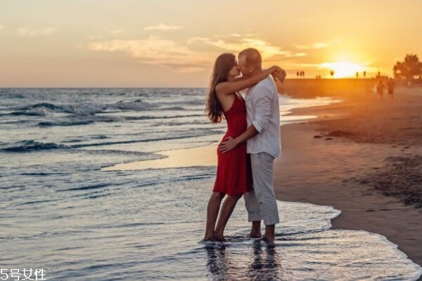 戀愛倦怠期有什么表現(xiàn) 如何度過(guò)戀愛倦怠期