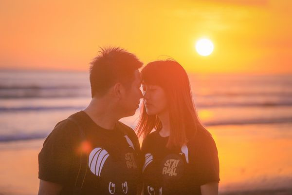 情侶之間應不應該互看手機 情侶之間信任的表現(xiàn)