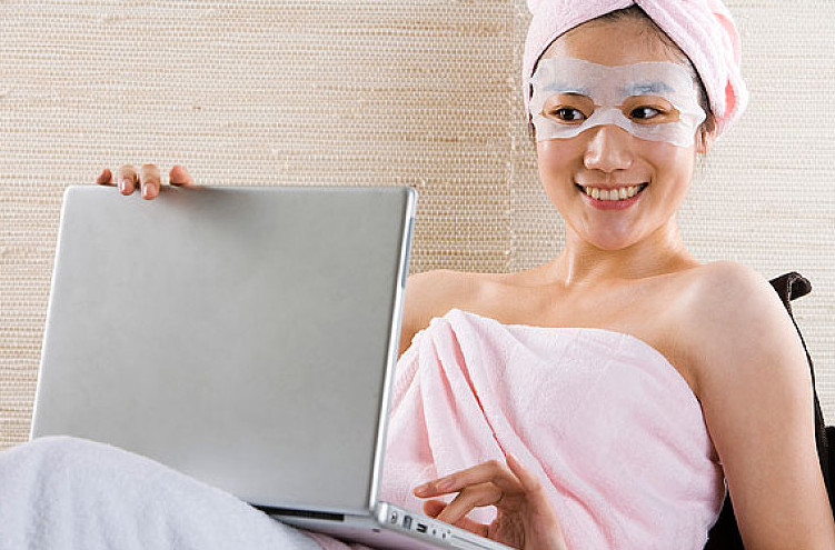 水膜能敷眼睛周圍嗎 避開(kāi)眼周為宜