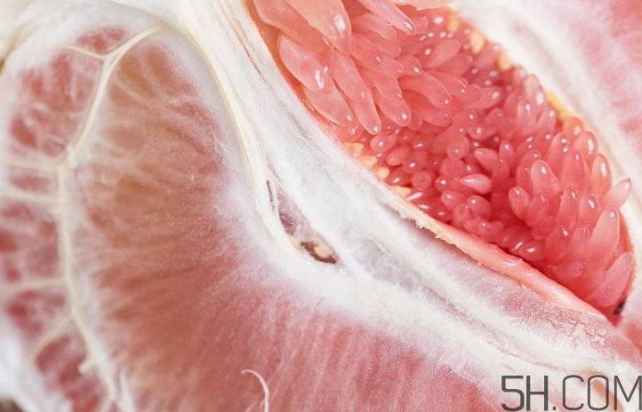 紅心柚子皮怎么是紅的？紅心柚子皮能吃嗎？