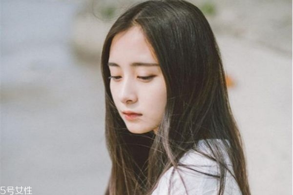 男生追女生時態(tài)度時冷時熱什么意思 聽聽大家怎么講 男生追女生時態(tài)度時冷時熱什么意思 聽聽大家怎么講