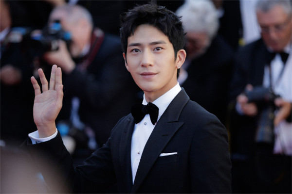 男生長臉適合什么發(fā)型 哪些發(fā)型適合長臉 男生長臉適合什么發(fā)型 哪些發(fā)型適合長臉