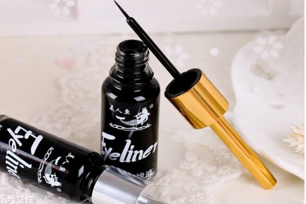 應(yīng)該怎么挑選眼線液呢 新手怎么選擇畫(huà)眼線的呢