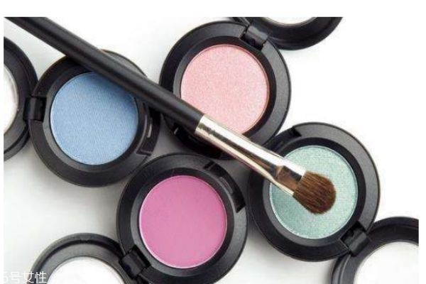 應(yīng)該怎么挑選眼影呢 比較好的平價(jià)眼影有什么呢 應(yīng)該怎么挑選眼影呢 比較好的平價(jià)眼影有什么呢
