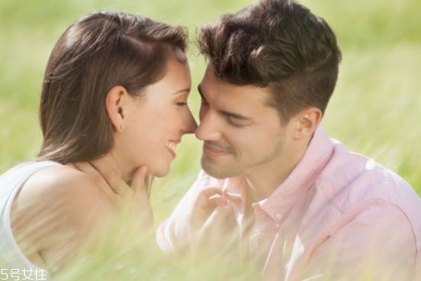 戀愛中女生應(yīng)不應(yīng)該愛撒嬌呢 撒嬌是一件壞事嗎 戀愛中女生應(yīng)不應(yīng)該愛撒嬌呢 撒嬌是一件壞事嗎