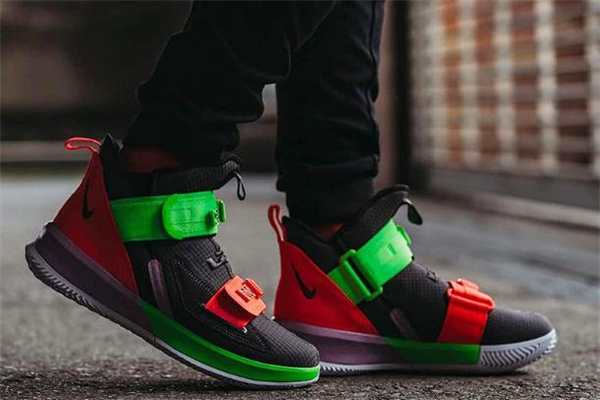 耐克士兵13和詹姆斯16哪個(gè)好 士兵13和lbj16對(duì)比測評(píng)